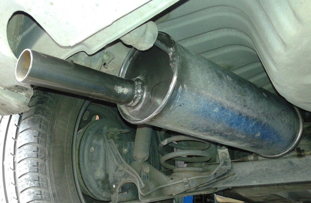 Agua en el tubo de escape, ¿Es peligroso que mi coche expulse agua por el  tubo de escape? Esta es la razón